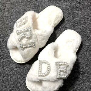 BRIDE SLIPPERS Faux Pearl and Faux Fur. White. Size 7-8. Brand New.